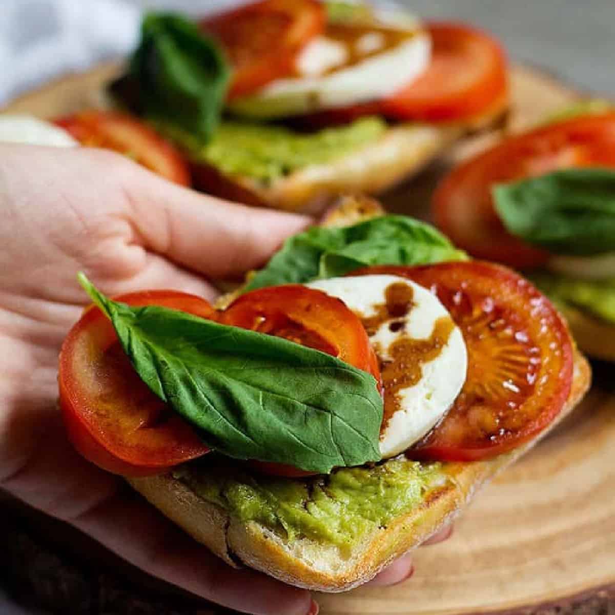 mocarella tomatoe sandwich